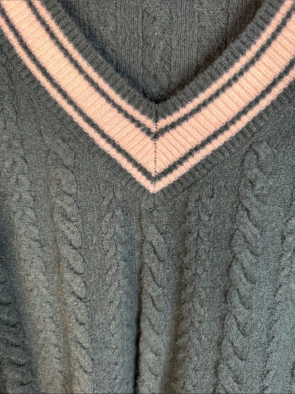 PINK Victoria's Secret Green Knit‎ Academia Embroidered Crest V-Neck Sweater XL